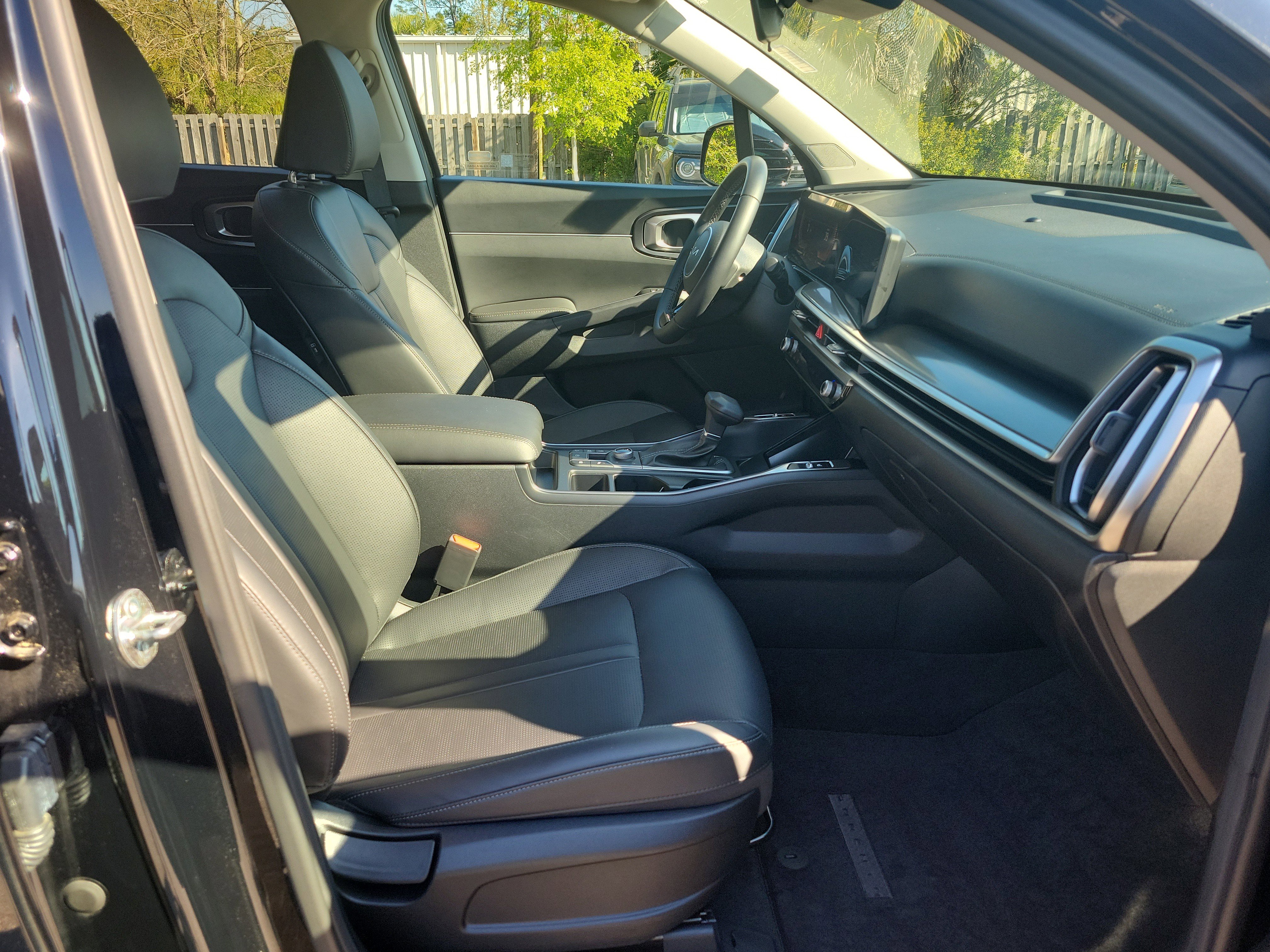 Certified 2025 Kia Sorento S image 7