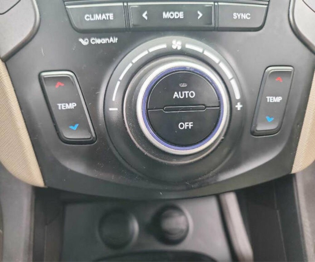 Used 2017 Hyundai Santa Fe Sport FWD image 16