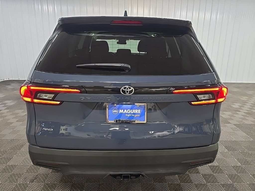 Used 2025 Toyota Grand Highlander AWD image 11