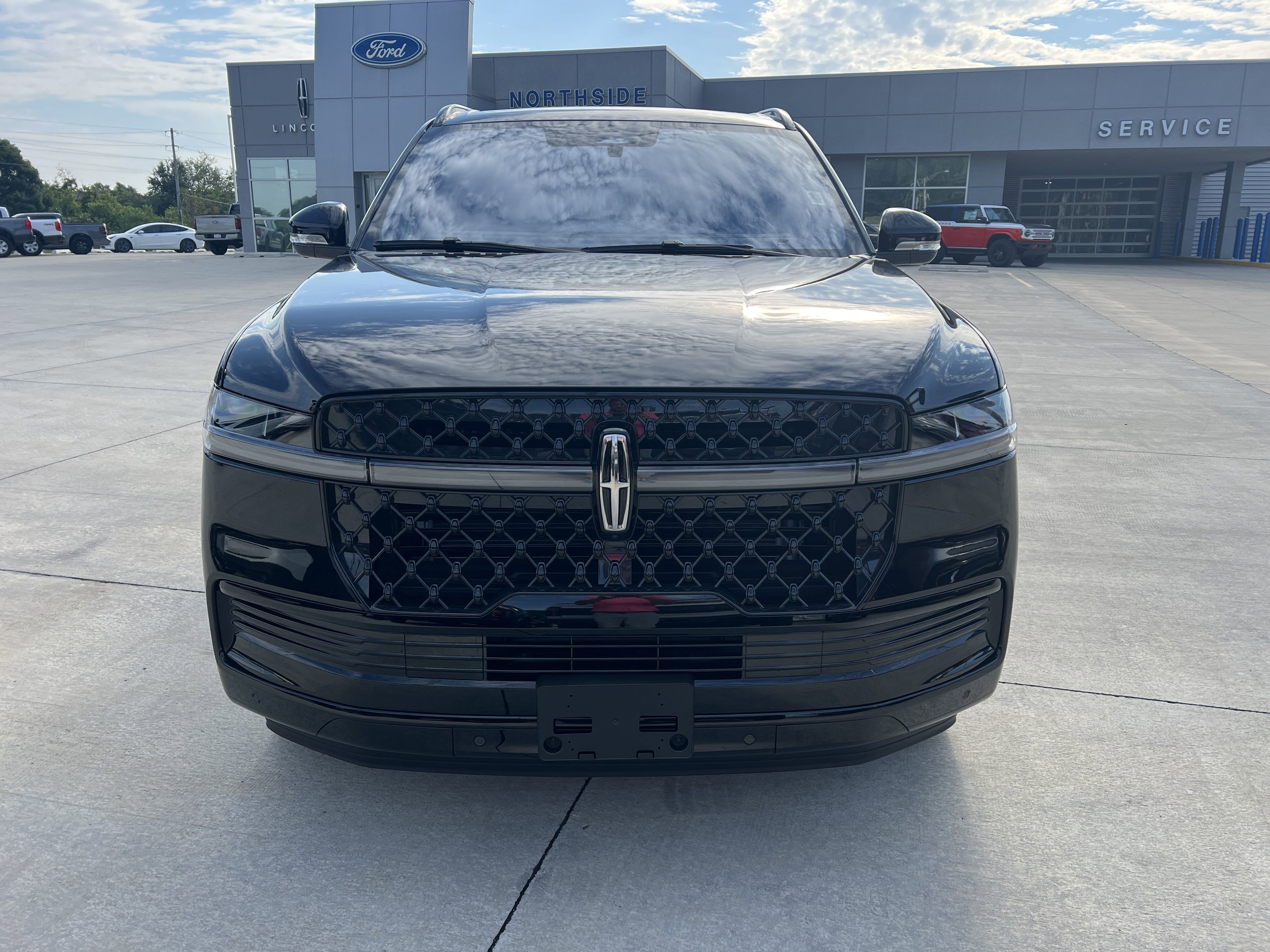 New 2025 Lincoln Navigator L Reserve image 3
