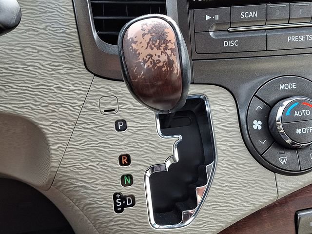 Used 2014 Toyota Sienna XLE image 19