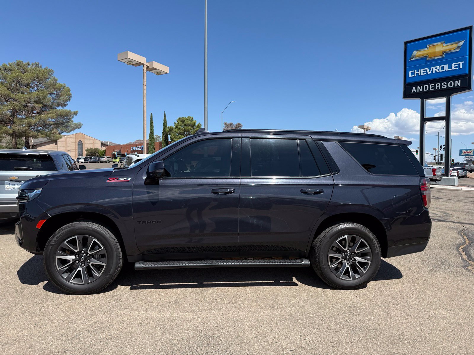 Certified 2022 Chevrolet Tahoe Z71 w/ Luxury Package AWD/4WD image 12