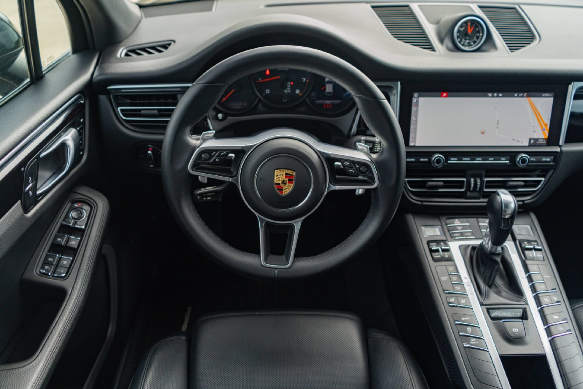Used 2021 Porsche Macan AWD/4WD image 27