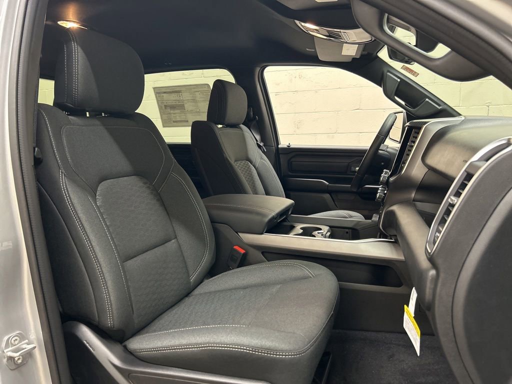 New 2026 RAM 1500 Express AWD/4WD image 17