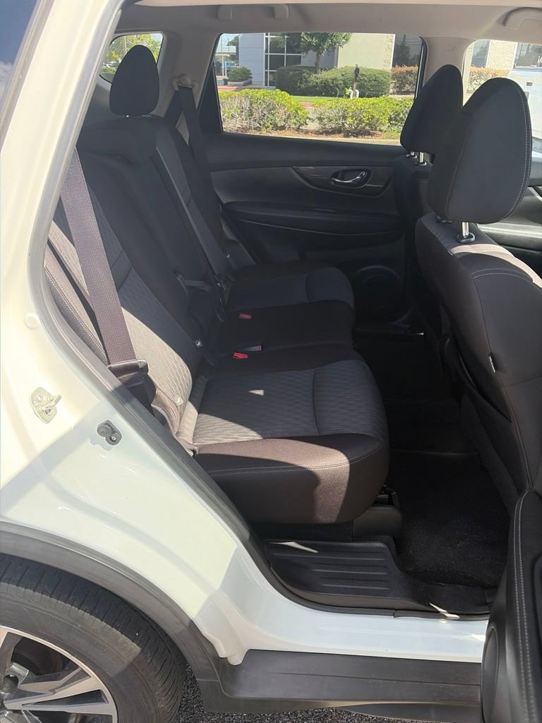 Used 2020 Nissan Rogue SV w/ Premium Package AWD/4WD image 6