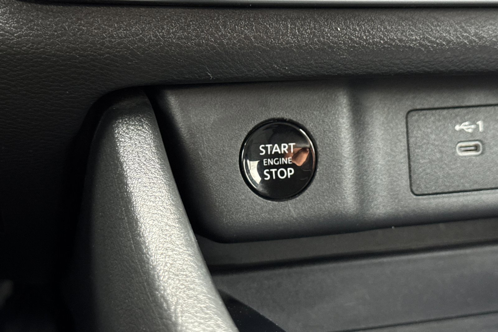 Used 2024 Nissan Rogue SV image 22