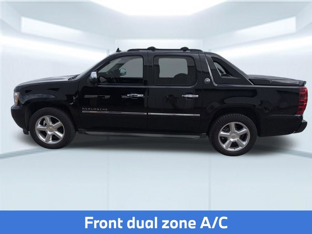 Used 2013 Chevrolet Avalanche LTZ RWD image 20