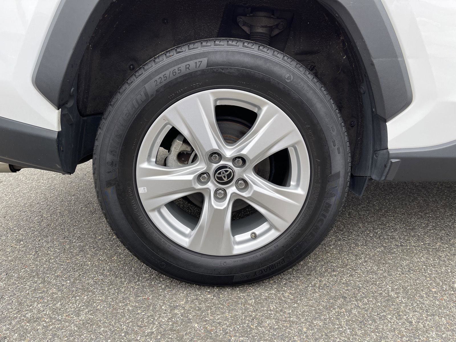 Used 2021 Toyota RAV4 XLE AWD/4WD image 20