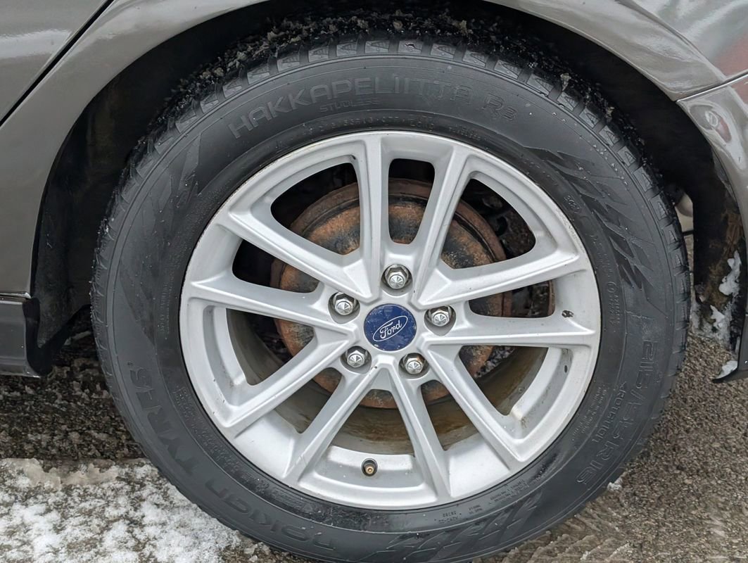 Used 2017 Ford Focus SE w/ Cold Weather Package image 16