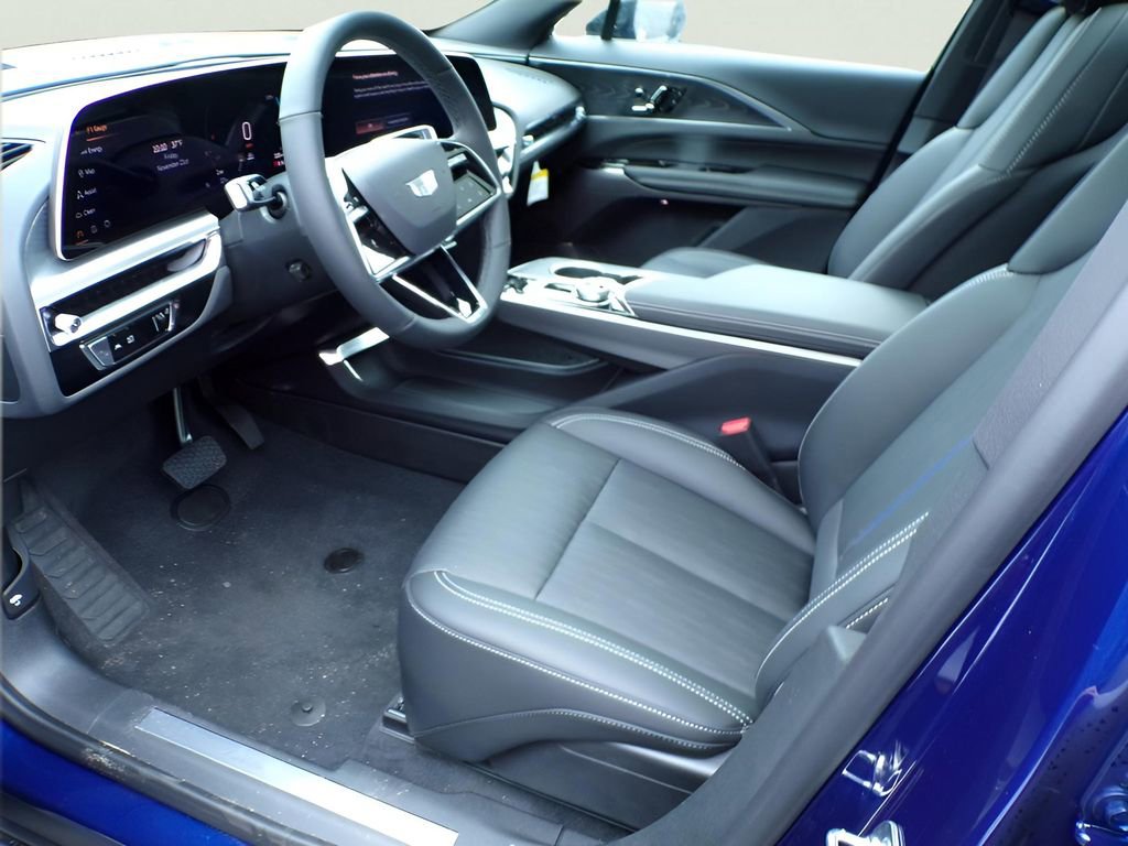 New 2025 Cadillac Lyriq Sport image 10