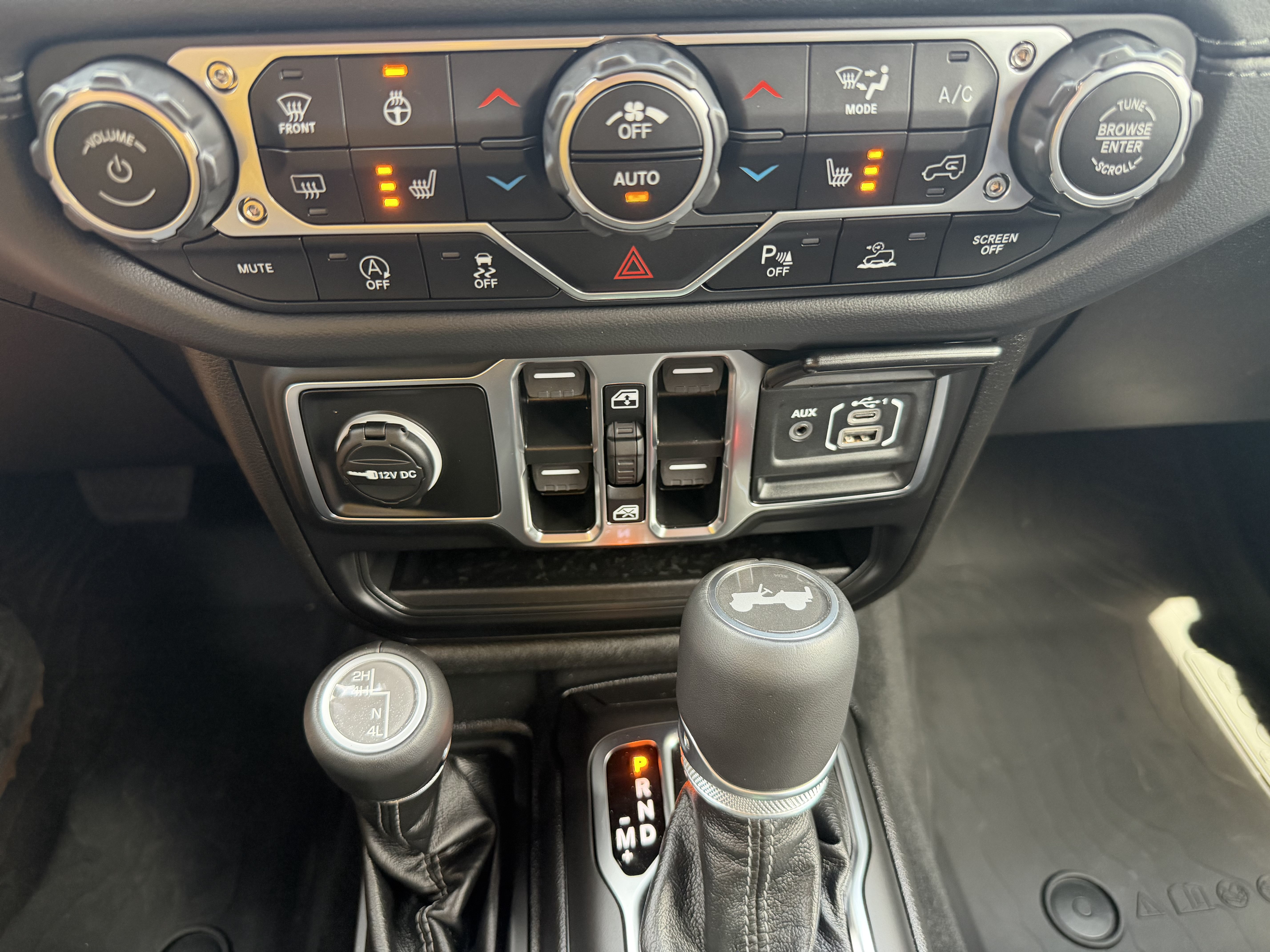 Used 2025 Jeep Wrangler Unlimited Sahara AWD/4WD image 19