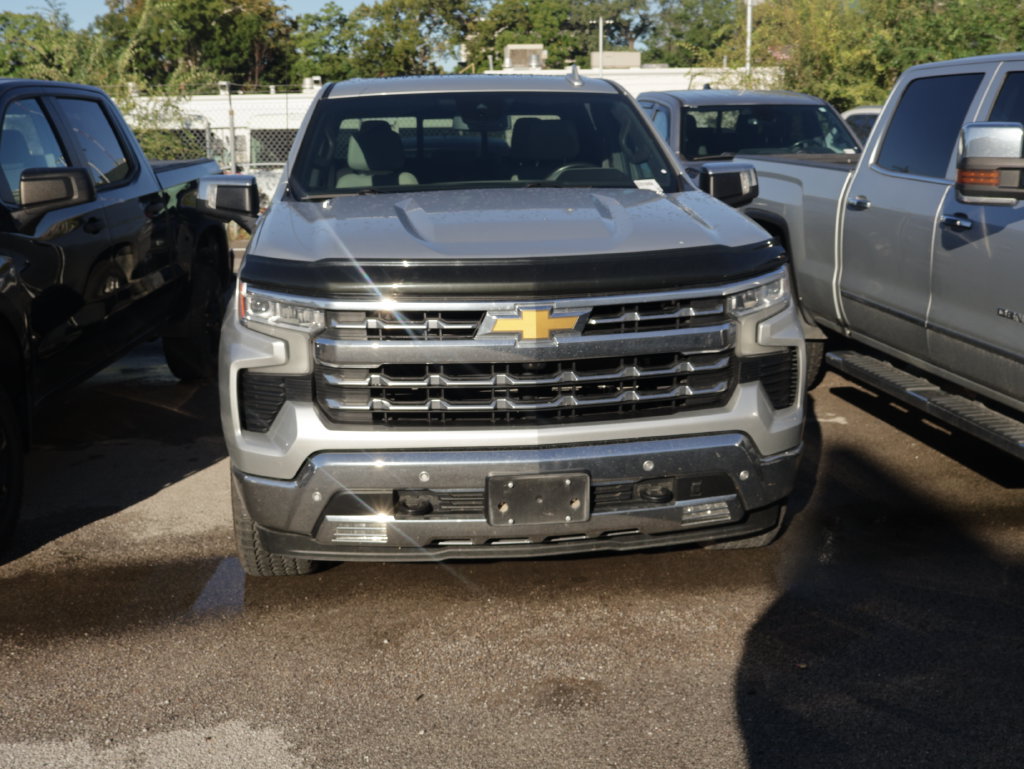 Used 2022 Chevrolet Silverado 1500 LTZ w/ LTZ Premium Package AWD/4WD image 8