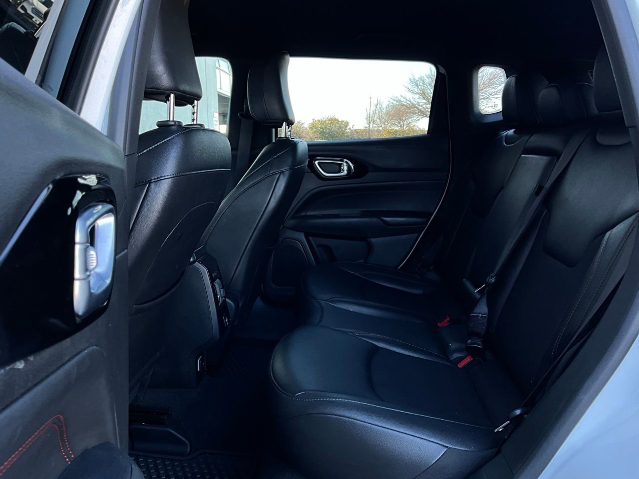 Used 2025 Jeep Compass Trailhawk image 11