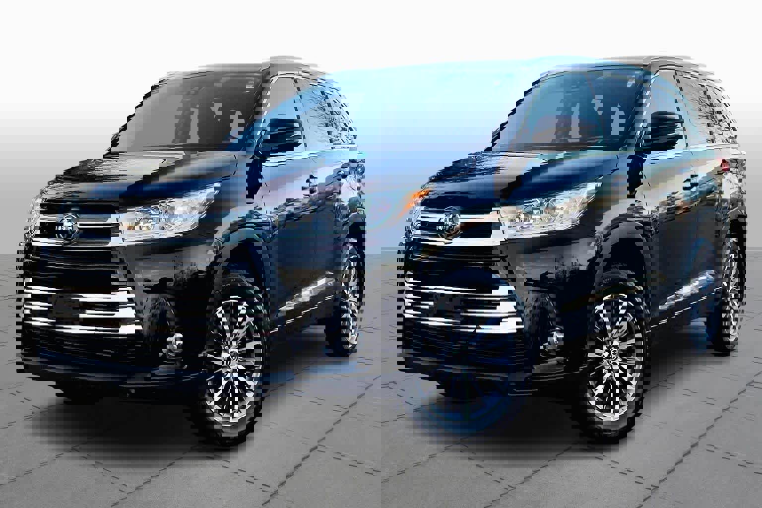 Used 2018 Toyota Highlander XLE image 1