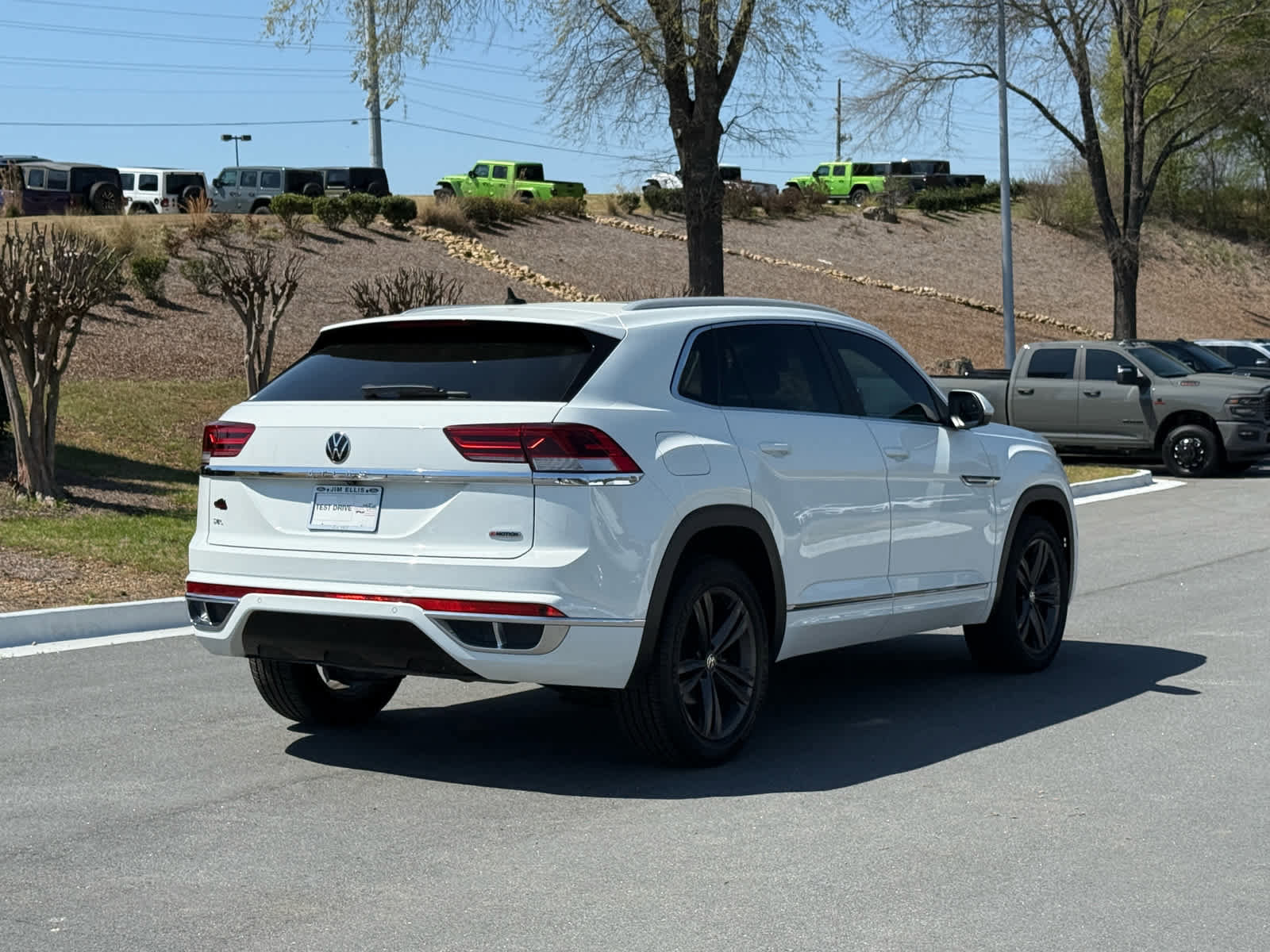 Used 2022 Volkswagen Atlas Cross Sport SEL R-Line image 5