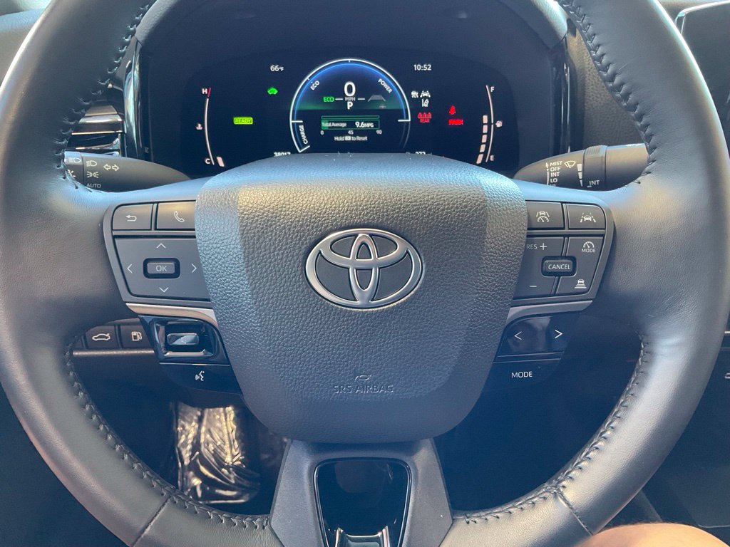 Used 2025 Toyota Camry LE FWD image 11