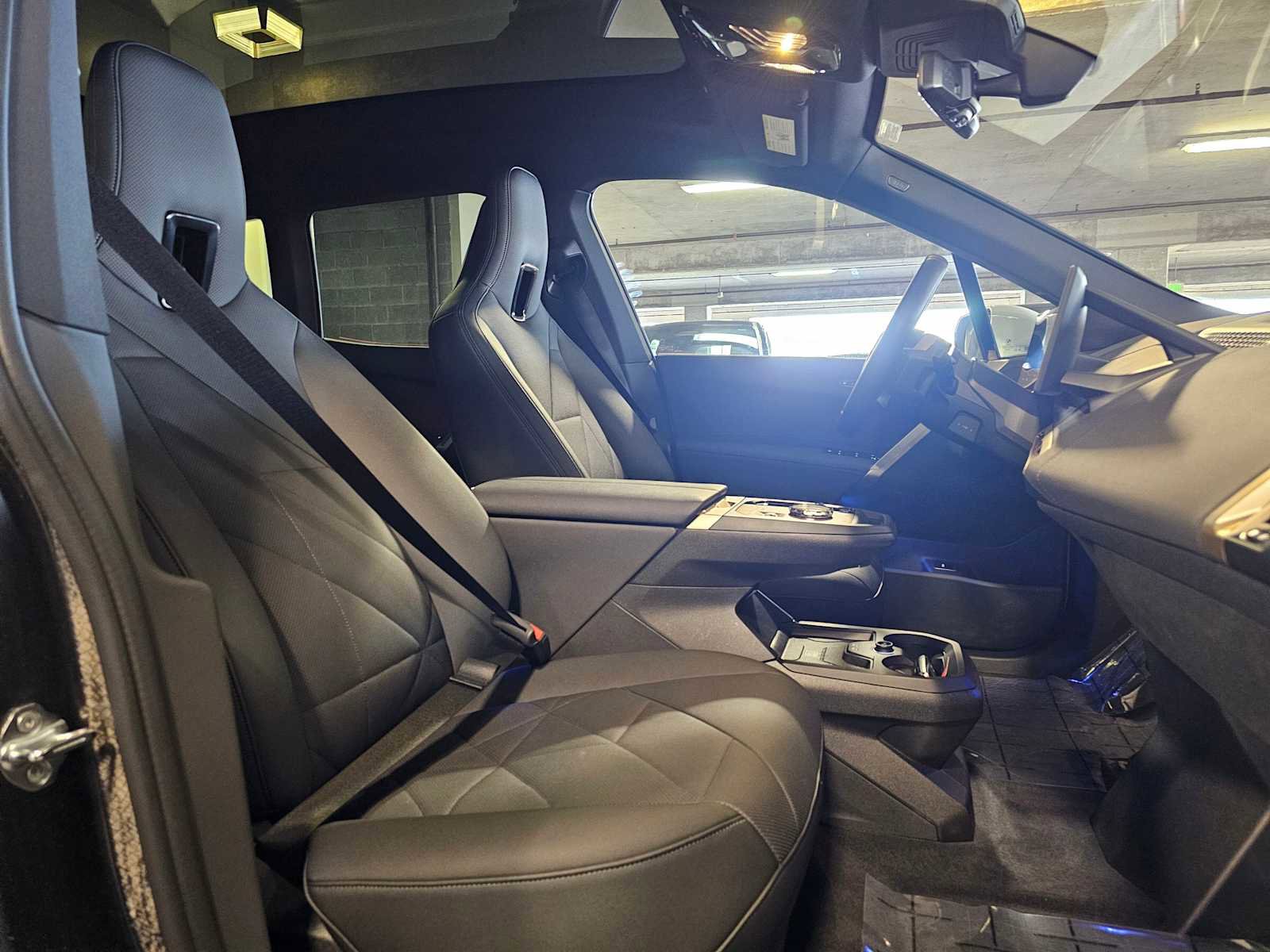 Used 2023 BMW iX xDrive50 w/ Premium Package image 38