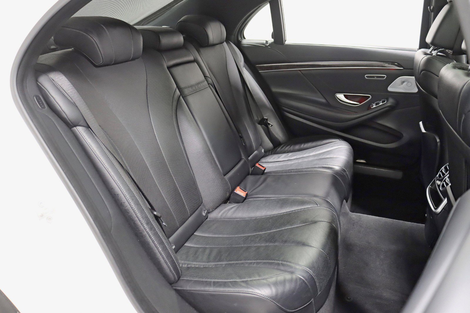 Used 2015 Mercedes-Benz S 550 4MATIC Sedan image 35