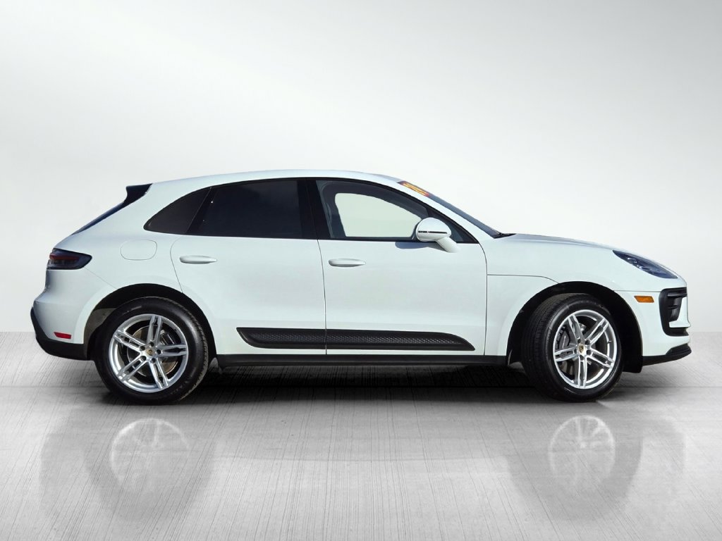 Used 2024 Porsche Macan AWD/4WD image 3