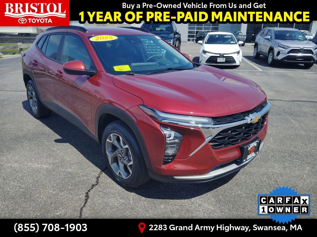 Used 2025 Chevrolet Trax LT w/ LT Convenience Package FWD image 1