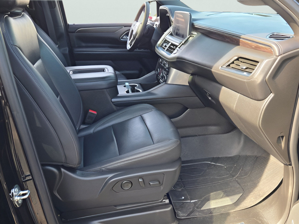 Used 2023 Chevrolet Suburban Z71 w/ Luxury Package AWD/4WD image 11
