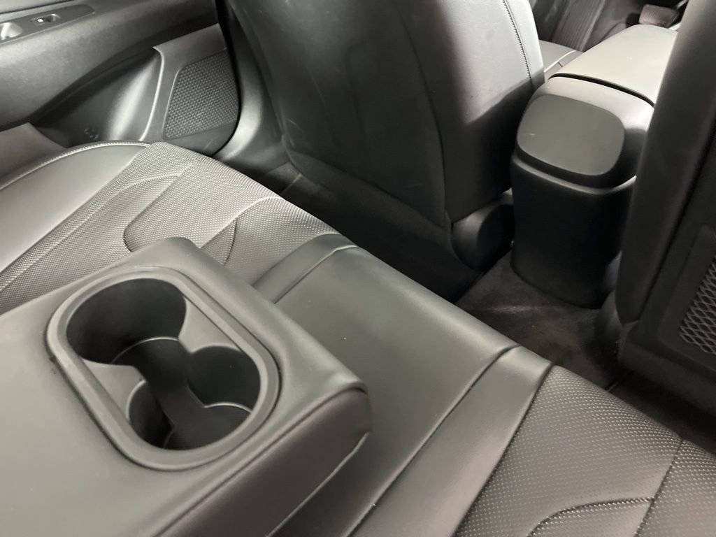 Used 2022 Hyundai Elantra Limited w/ Preferred Accessory Package image 10