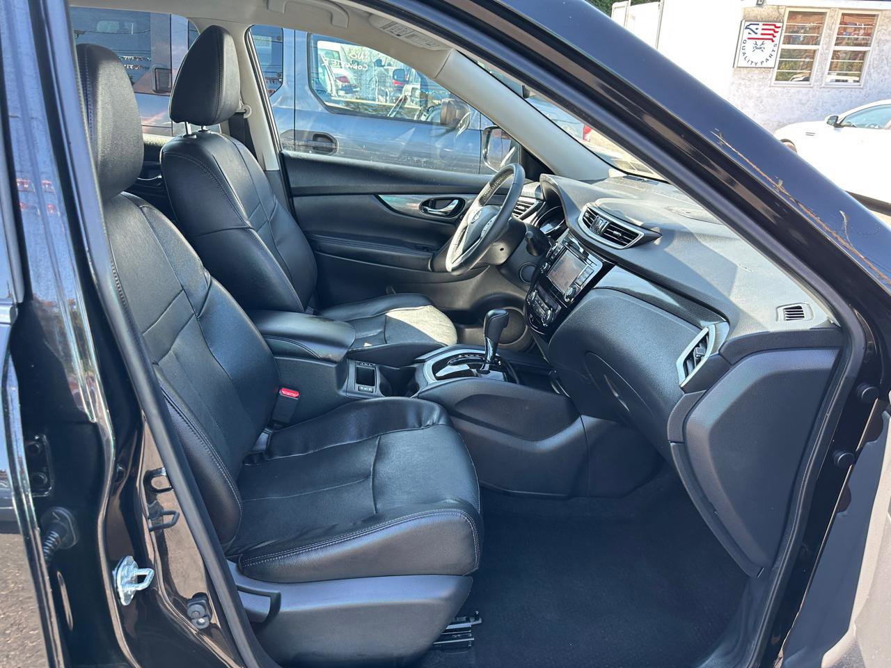Used 2016 Nissan Rogue SL AWD/4WD image 14