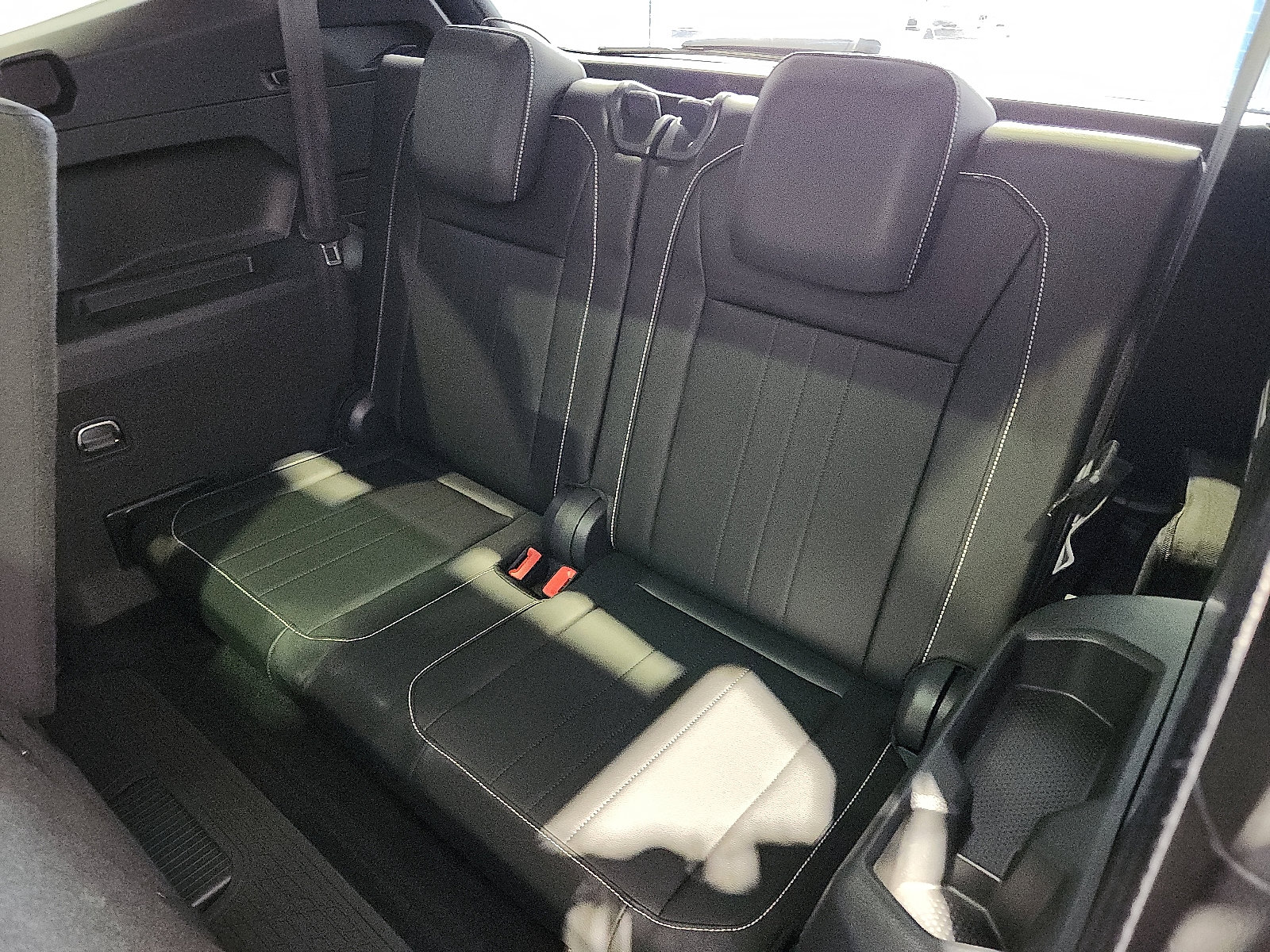 Certified 2023 Volkswagen Tiguan SE R-Line FWD image 9