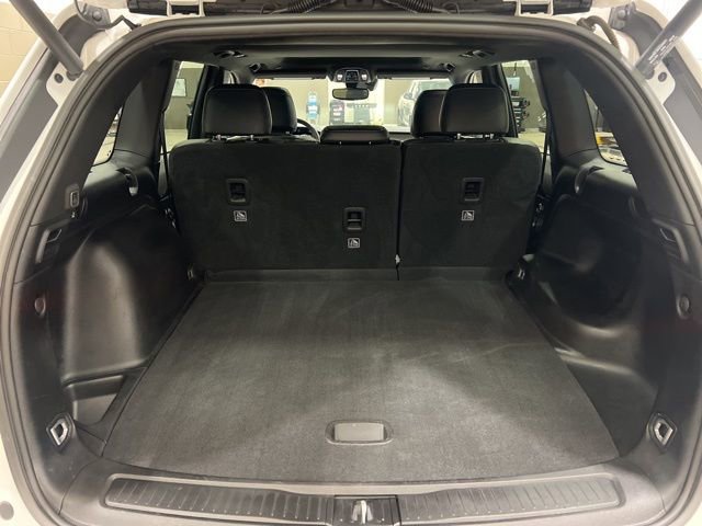 Used 2022 Jeep Grand Cherokee Altitude AWD/4WD image 16