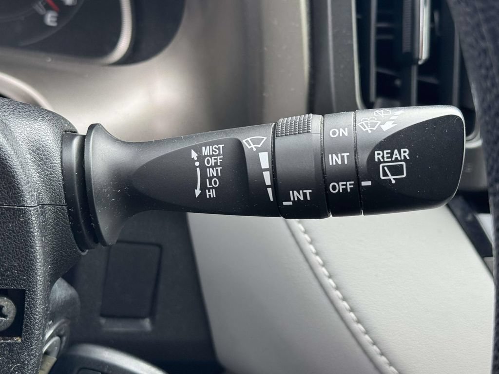 Used 2015 Toyota RAV4 XLE AWD/4WD image 26