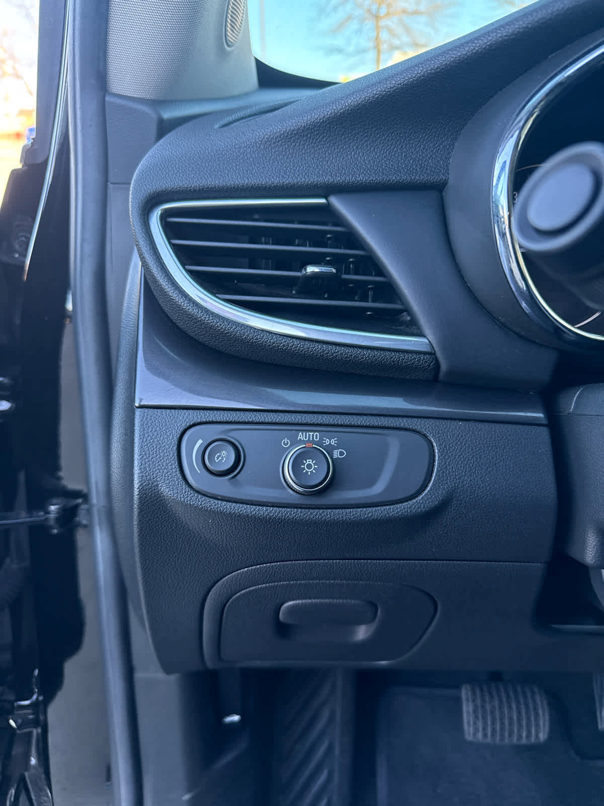 Used 2022 Buick Encore Preferred w/ Safety Package image 18