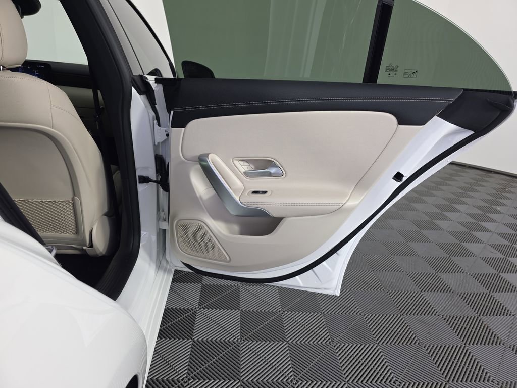 Used 2025 Mercedes-Benz CLA 250 image 32