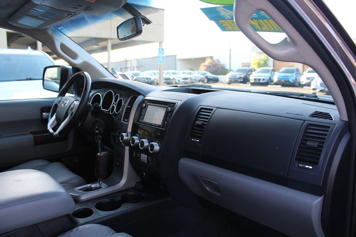 Used 2014 Toyota Sequoia Platinum AWD/4WD image 21