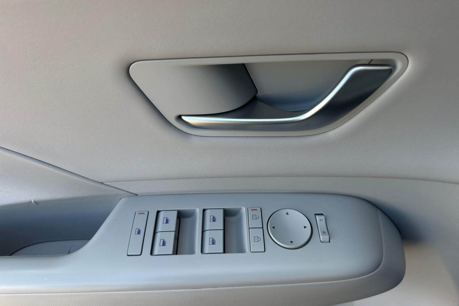 Used 2024 Hyundai Kona Limited FWD image 11