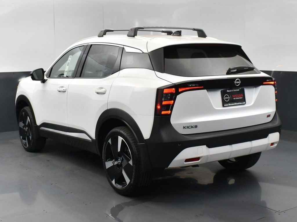 New 2026 Nissan Kicks SR w/ SR Premium Package FWD image 6