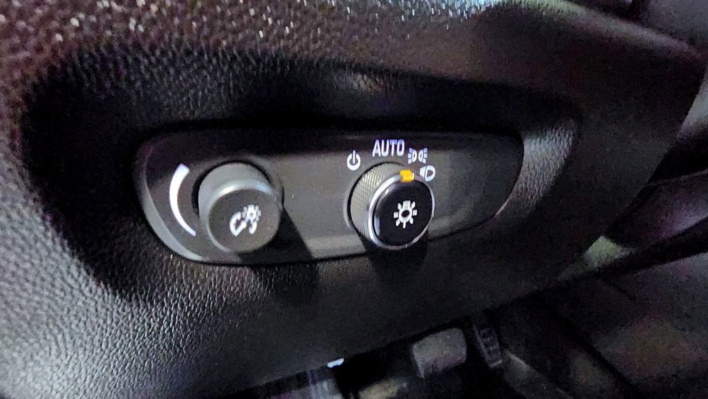 Used 2023 Chevrolet Traverse RS image 21