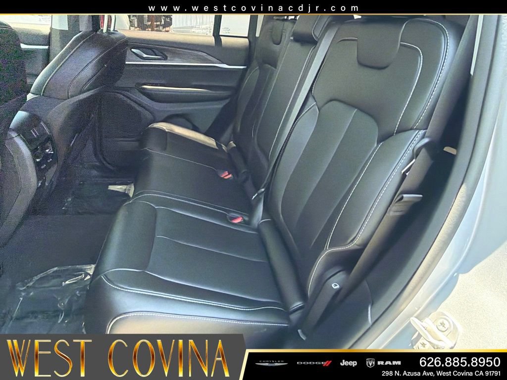 Used 2023 Jeep Grand Cherokee Limited RWD image 34