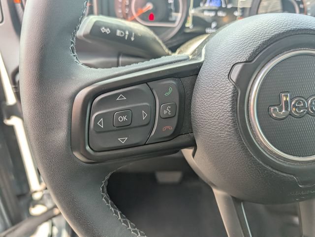 Used 2025 Jeep Gladiator Mojave AWD/4WD image 18