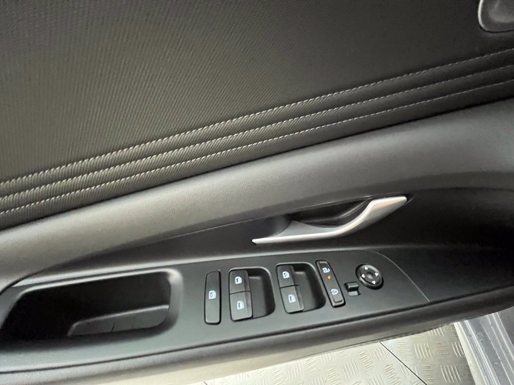 Certified 2024 Hyundai Elantra Limited FWD image 33