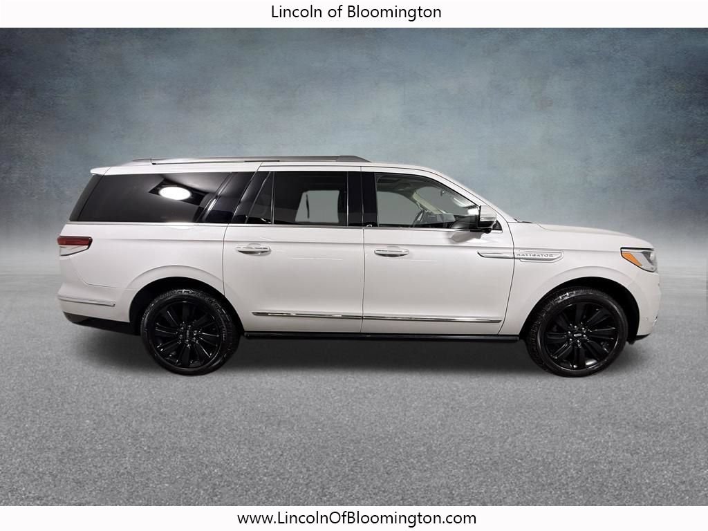 Certified 2024 Lincoln Navigator L Reserve AWD/4WD image 9