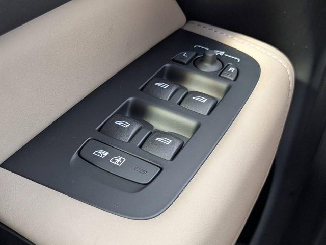 New 2026 Volvo XC60 T8 Plus w/ Protection Package Premier image 27