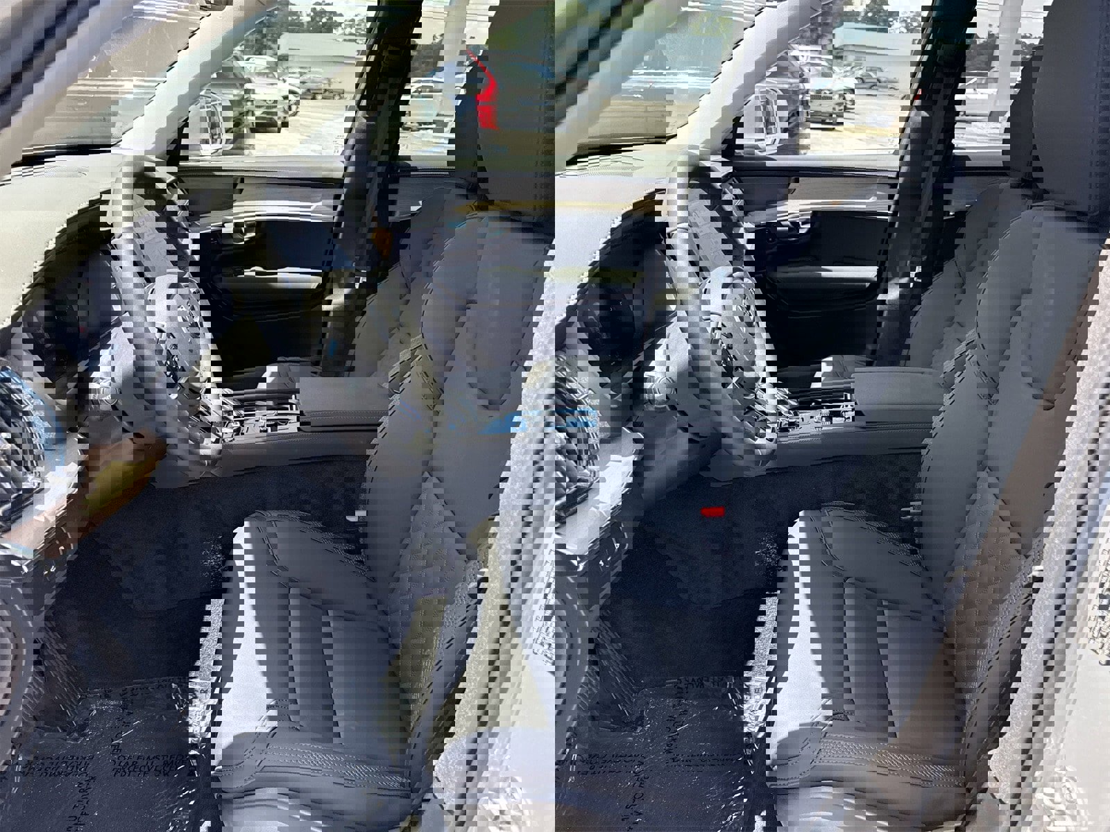 New 2025 Volvo XC90 T8 Plus w/ Protection Package Premier image 10