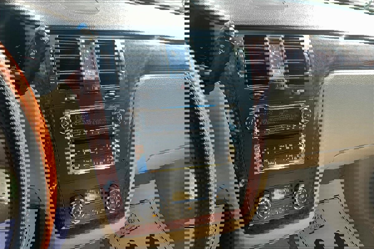 Used 2006 Cadillac DTS w/ Sun And Sound Package image 15