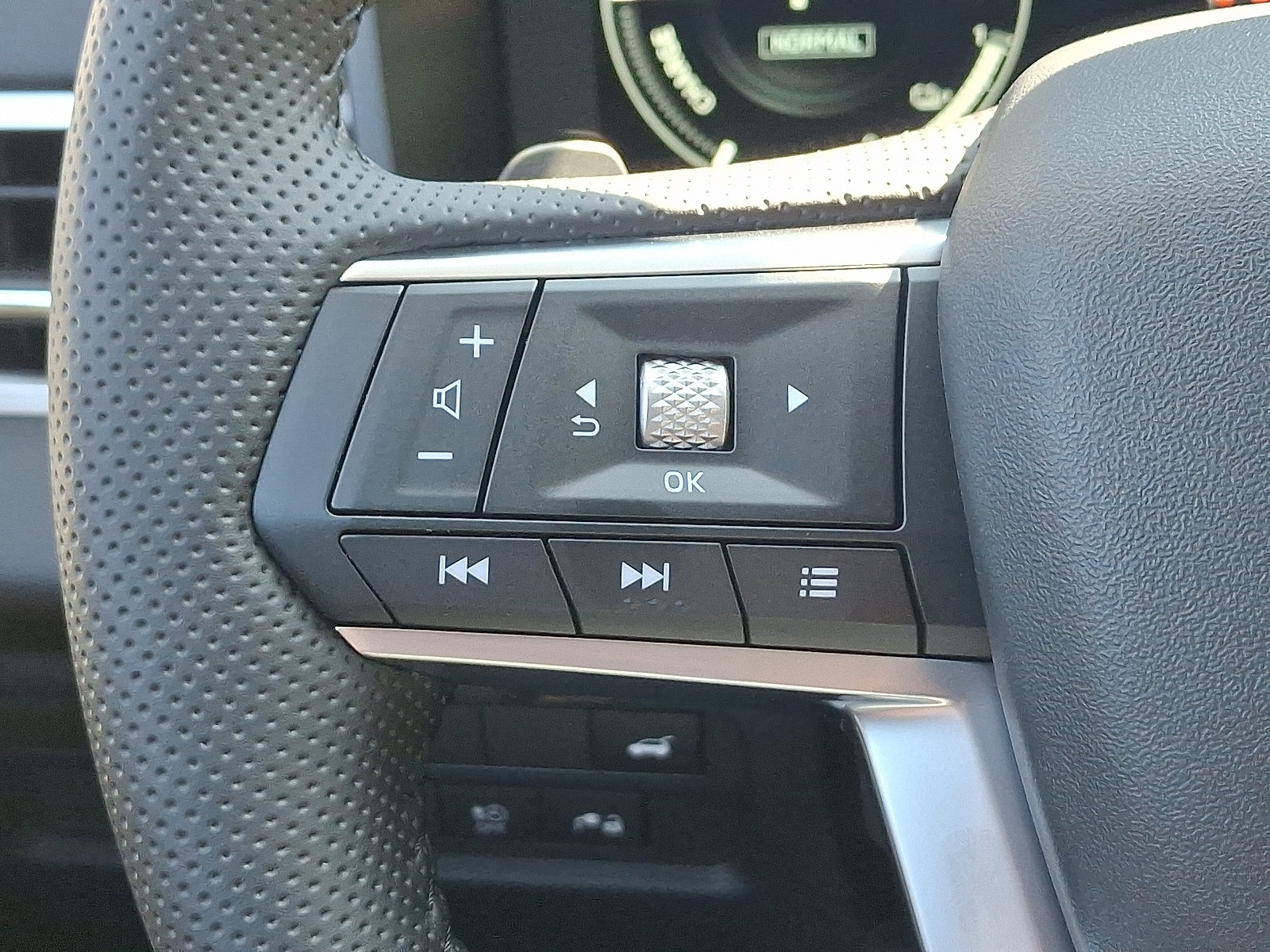 New 2025 Mitsubishi Outlander SE image 19