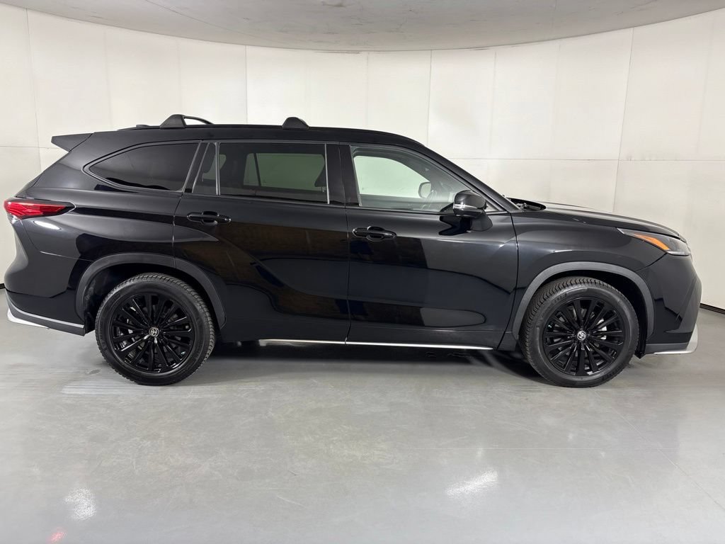 Used 2023 Toyota Highlander XSE FWD image 9