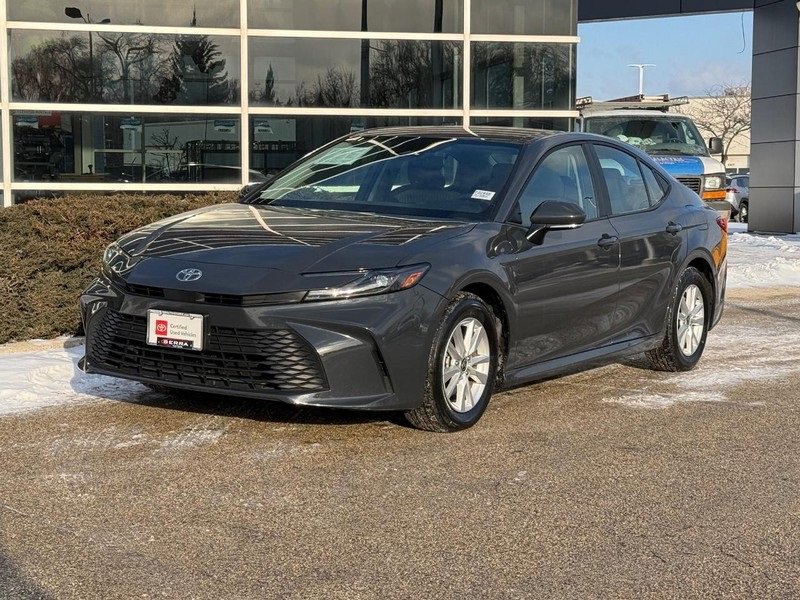 Used 2025 Toyota Camry LE image 7