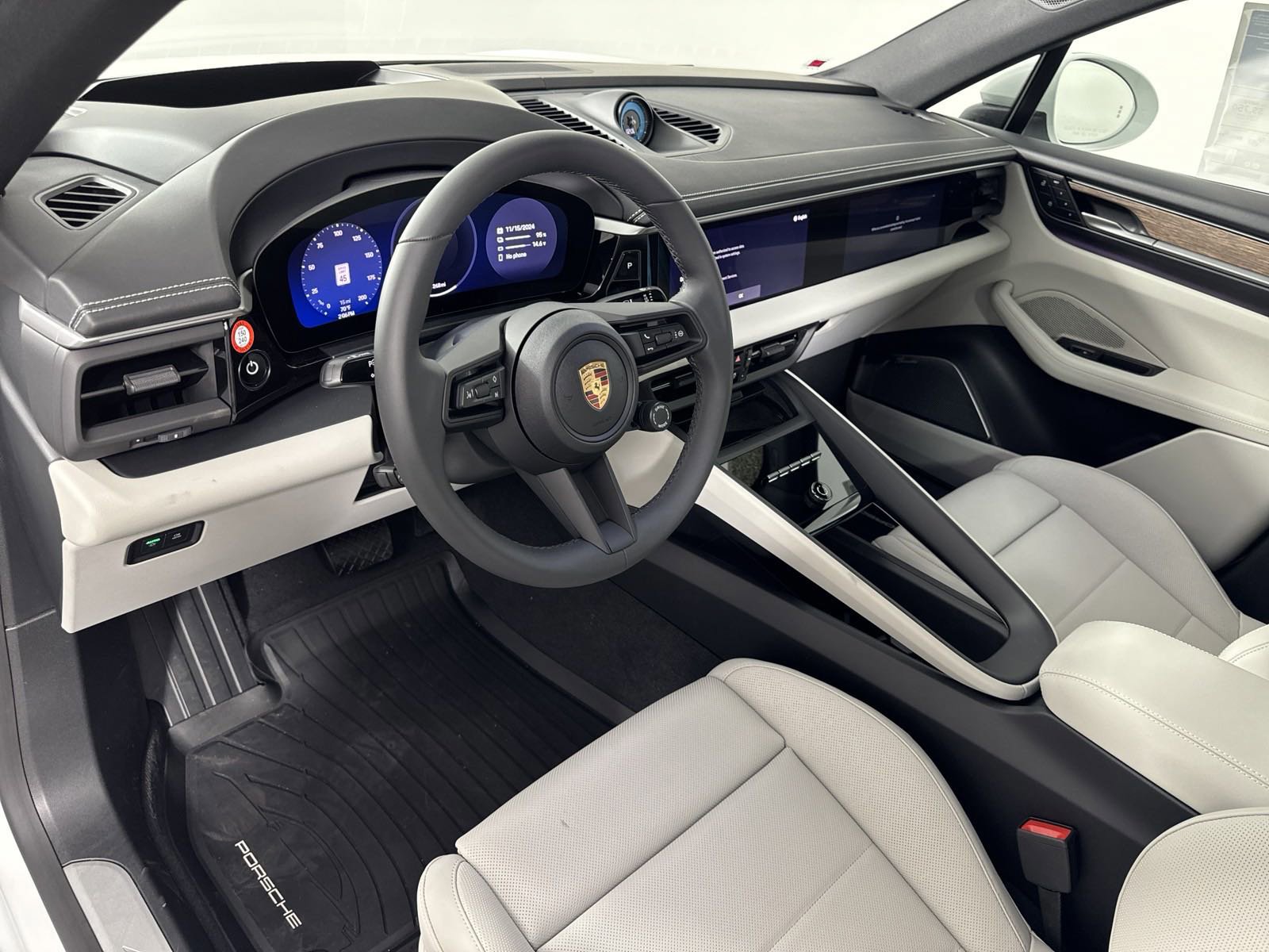Used 2025 Porsche Macan 4S Electric image 4