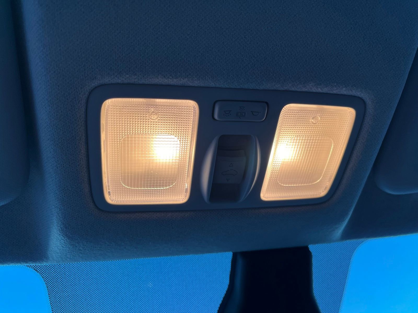 Used 2025 Hyundai Venue SEL image 37