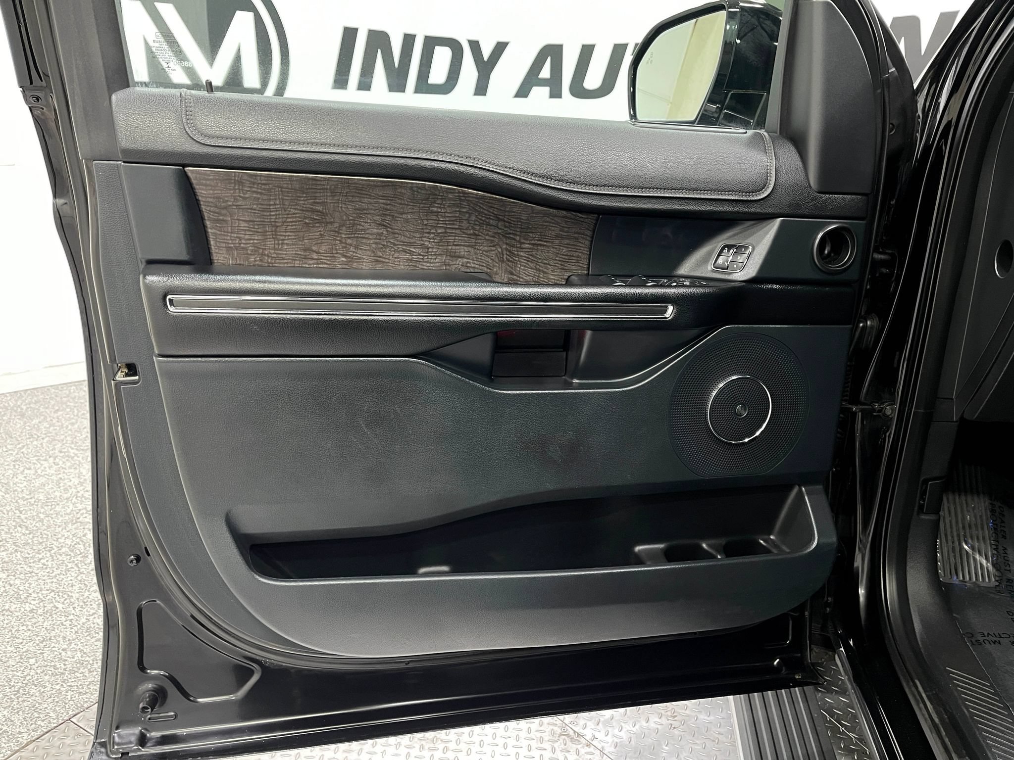 Used 2018 Ford Expedition Max Limited AWD/4WD image 14