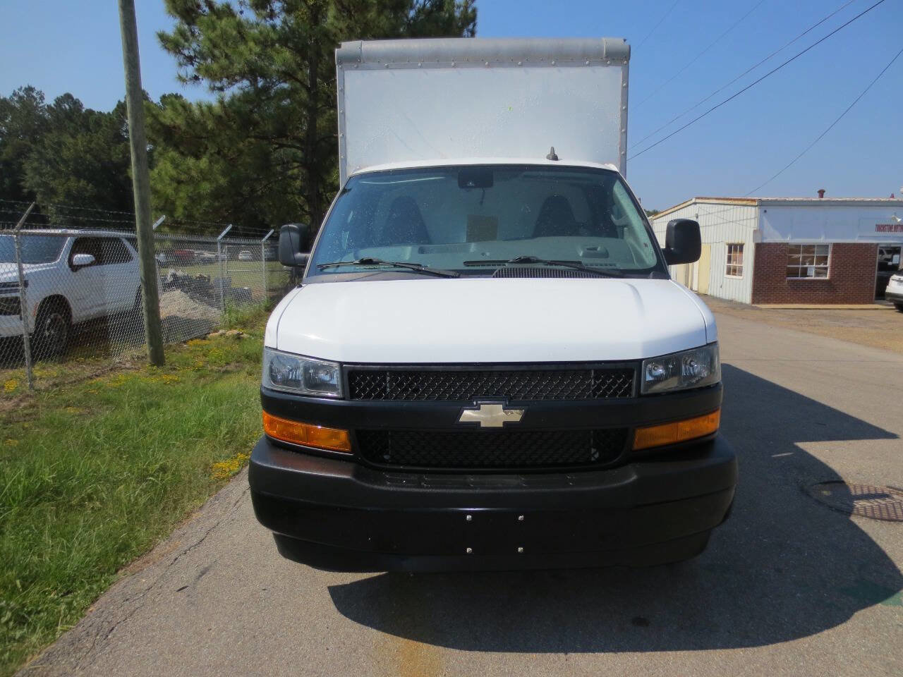 Used 2021 Chevrolet Express 3500 image 3